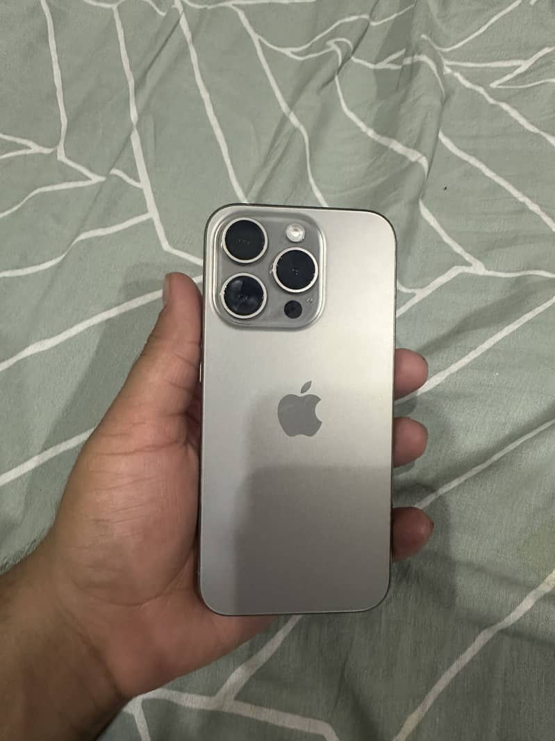Apple iPhone 15 Pro FU 0