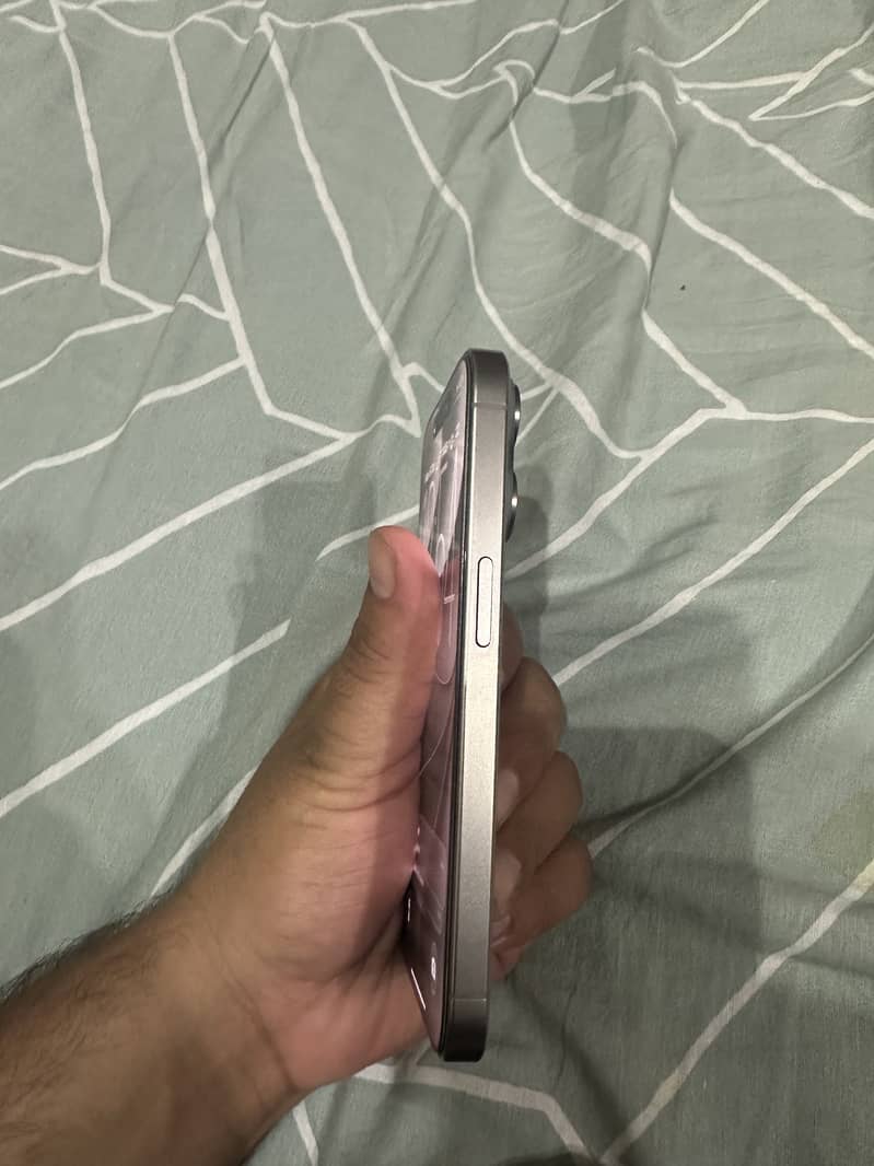 Apple iPhone 15 Pro FU 1