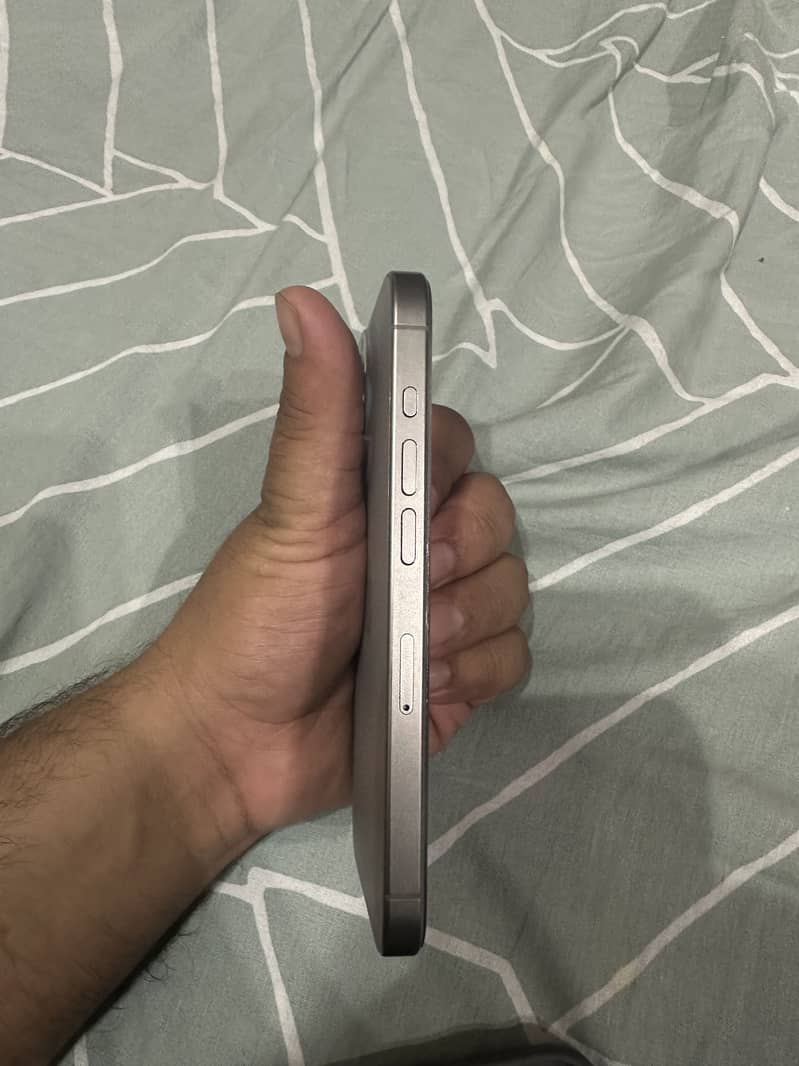 Apple iPhone 15 Pro FU 5