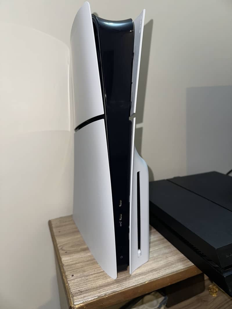 Ps5 slim disc in mint condition 4