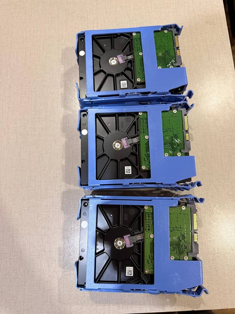 External hard drive 9 piece. . . . . . . 4