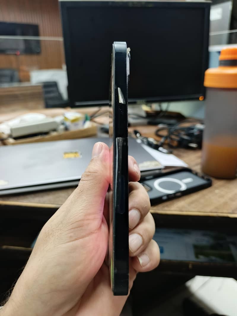 Apple iPhone 13 5