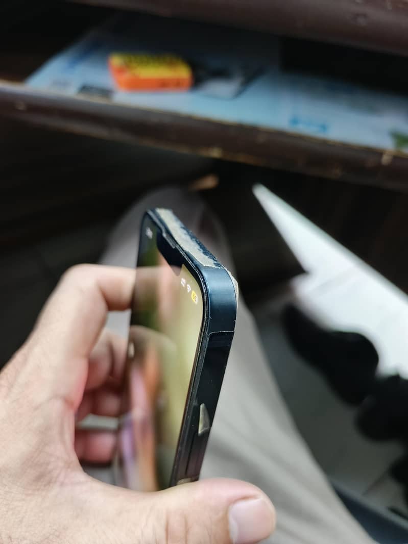 Apple iPhone 13 6