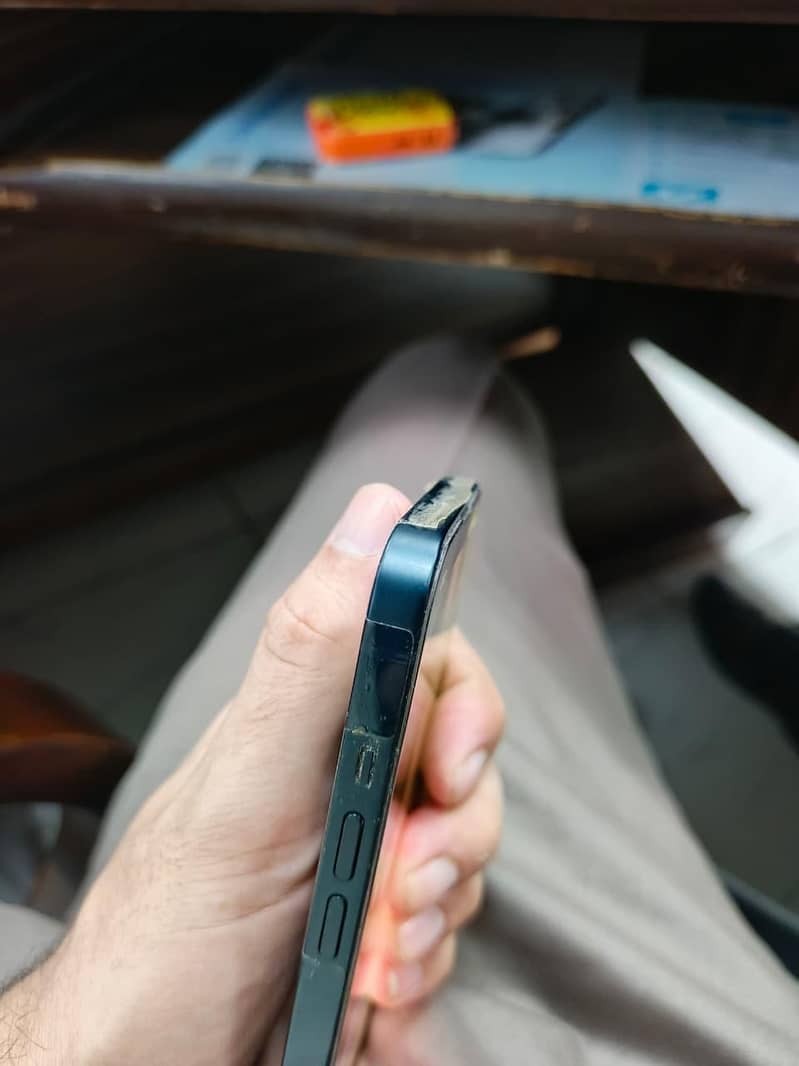 Apple iPhone 13 8