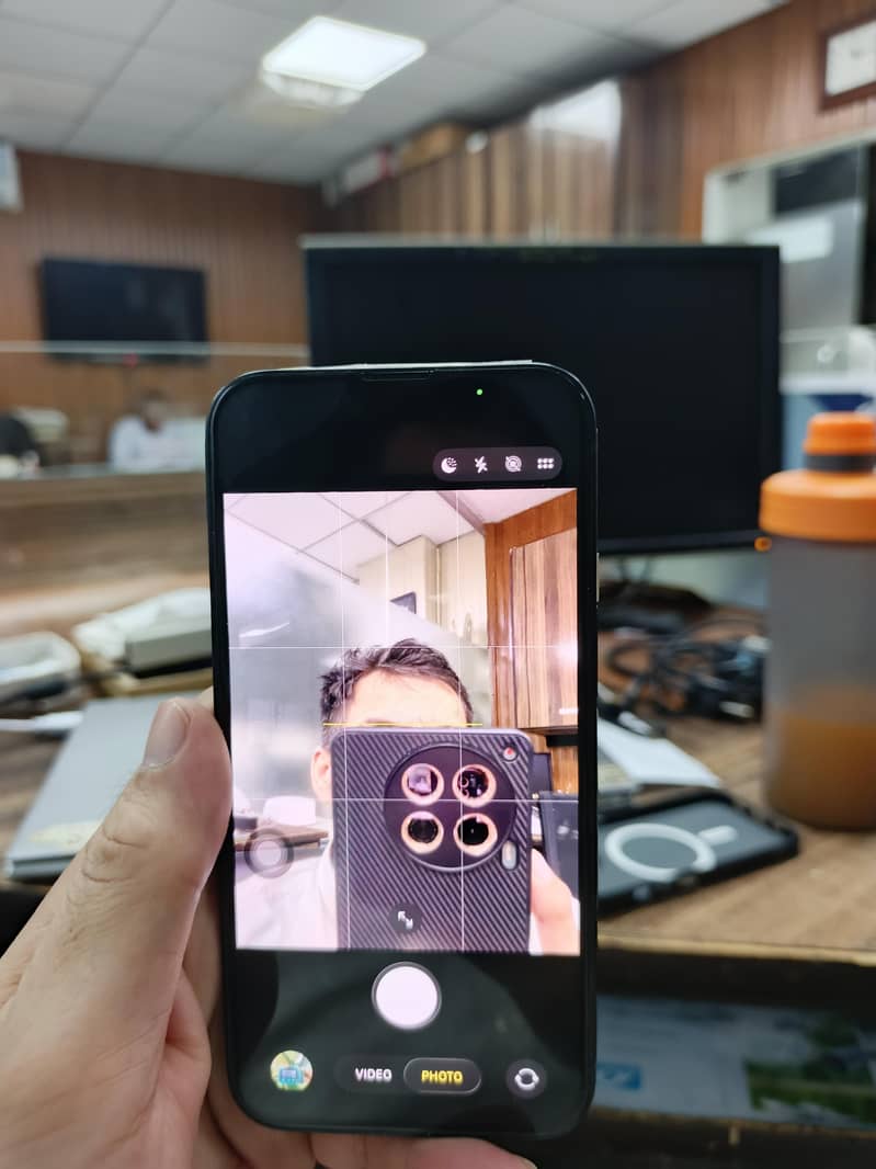 Apple iPhone 13 15
