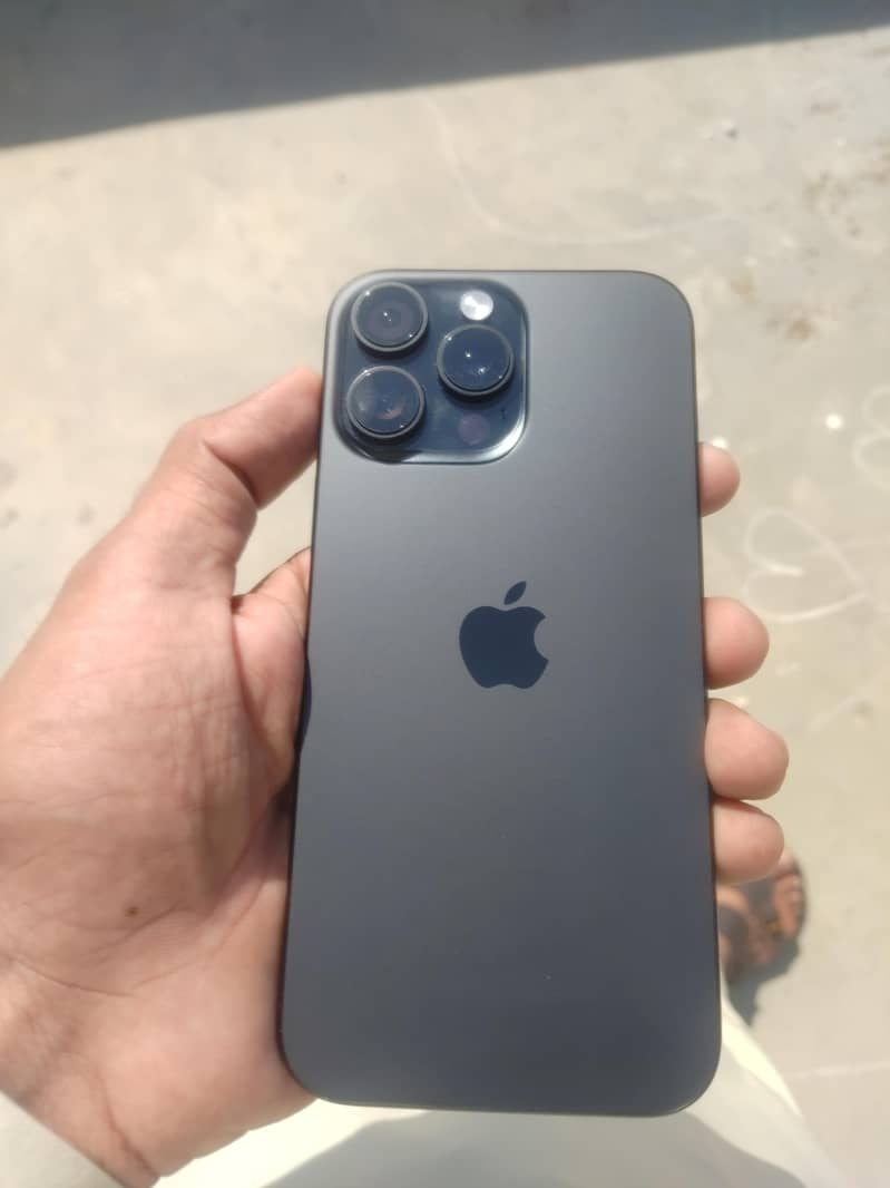 Apple iPhone 16 Pro Max 0