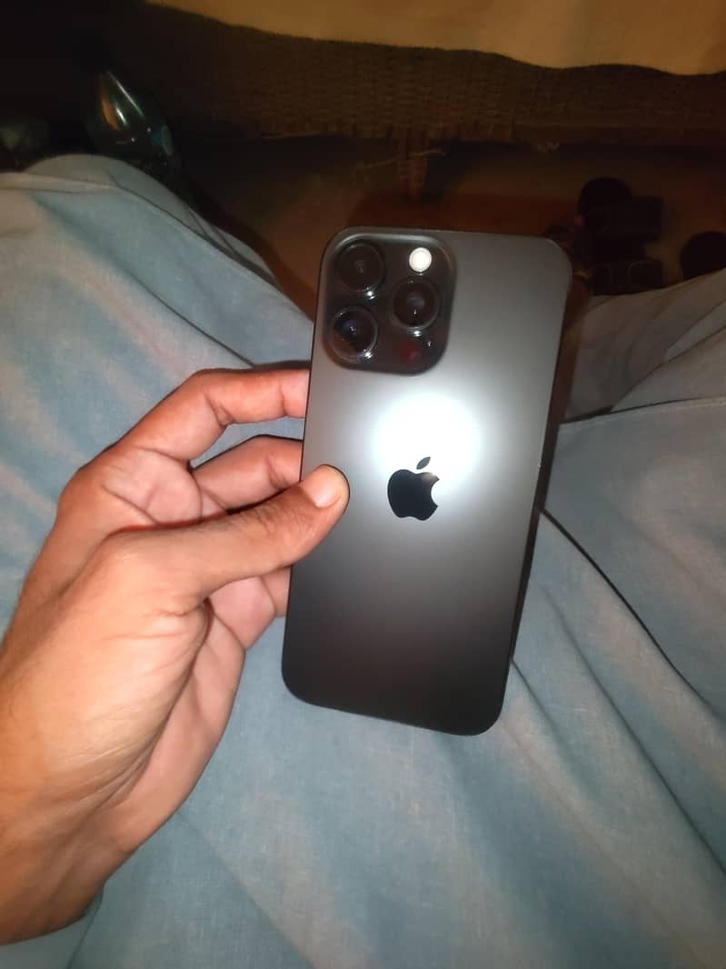 Apple iPhone 16 Pro Max 7