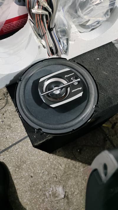 Pioneer 6.5 Inch Car Coaxial Speakers. Price Full n final hai.
