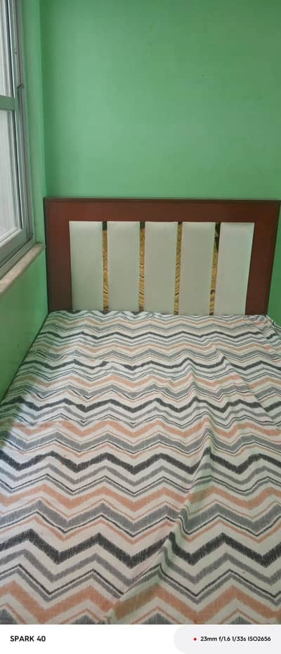 1 month  used 10/10 condition+ mattress new