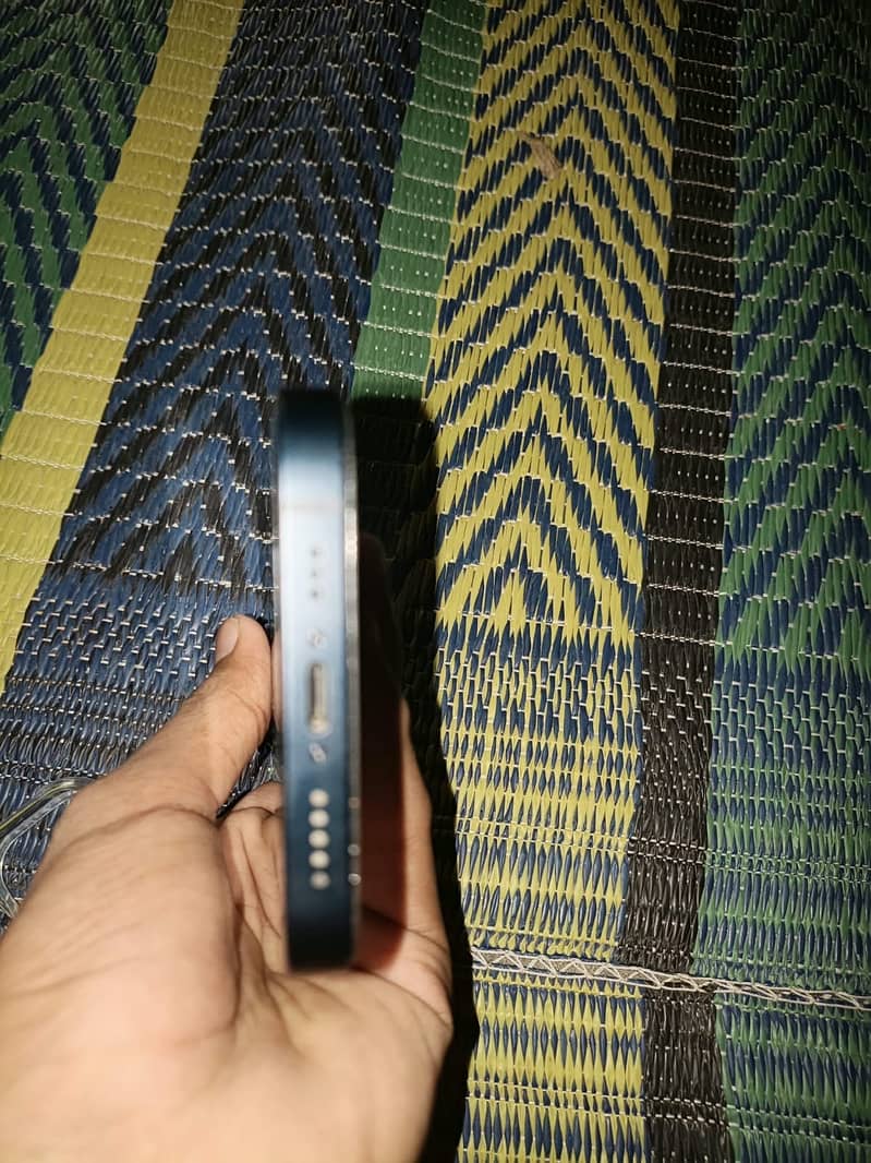 Apple iPhone 13 4
