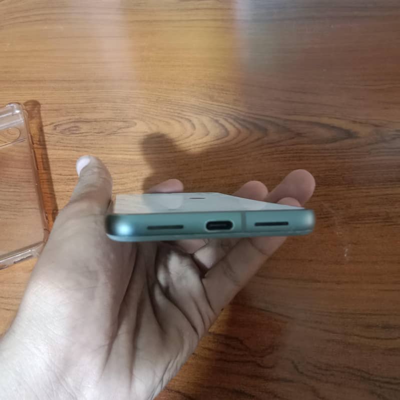Google Pixel 8 4