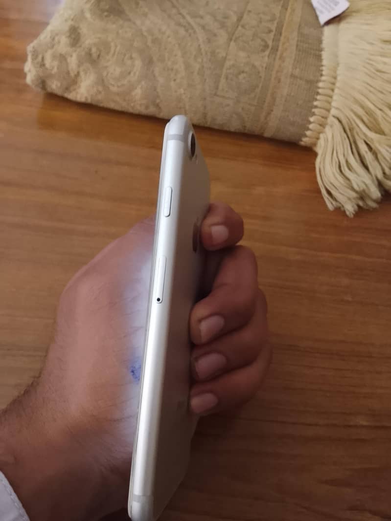Apple iPhone 7 1