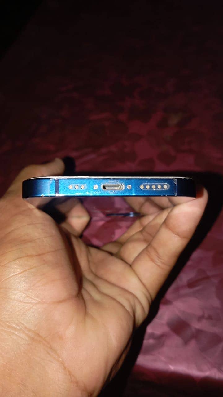 Apple iPhone 12 3