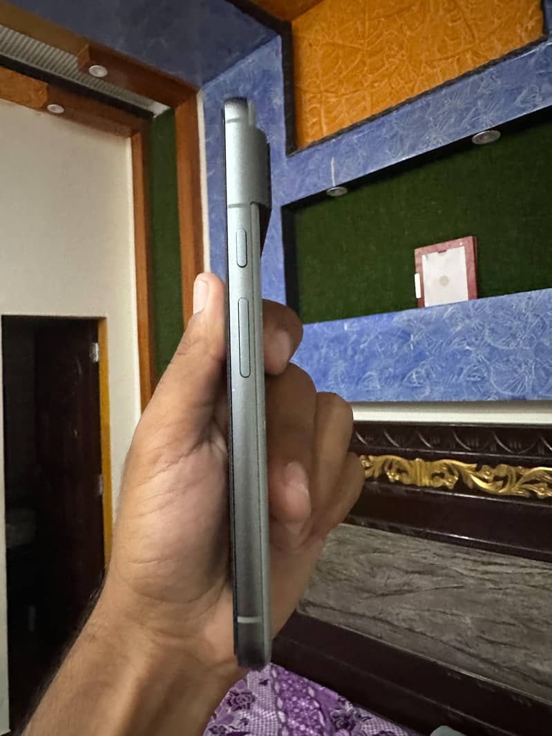 Google Pixel 8 4