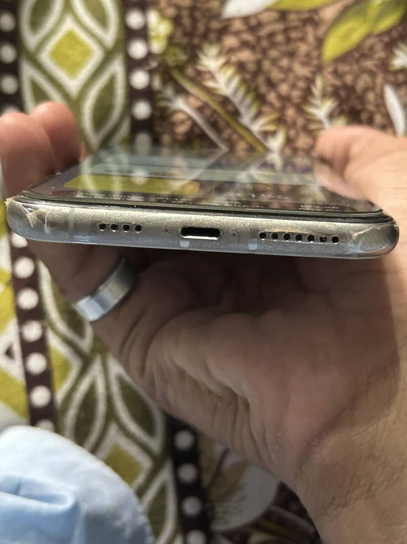 Apple iPhone 11 Pro Max 4