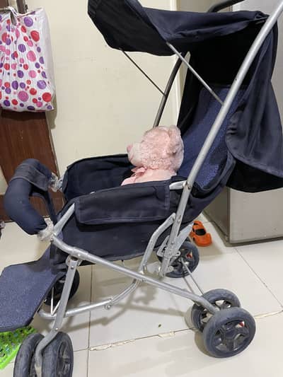 Selling baby stroller almost new