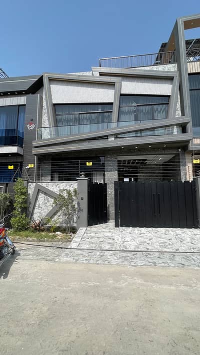 5 Marla Ultra Modern Design House For Sale in Central Park | Bank Loan Facility Available