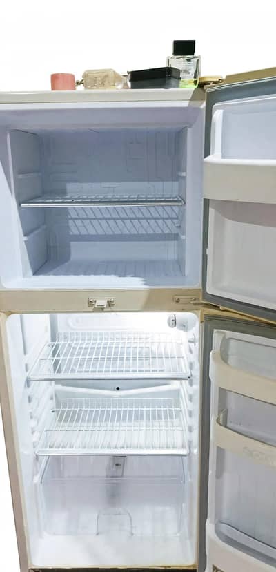 orient fridge behtreen cooling bilkul saaf condition  for sale