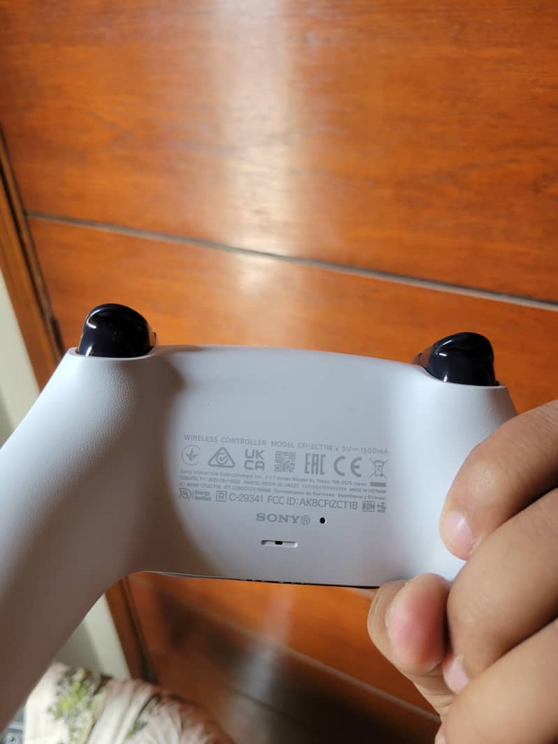 Original PS5 Controller 4