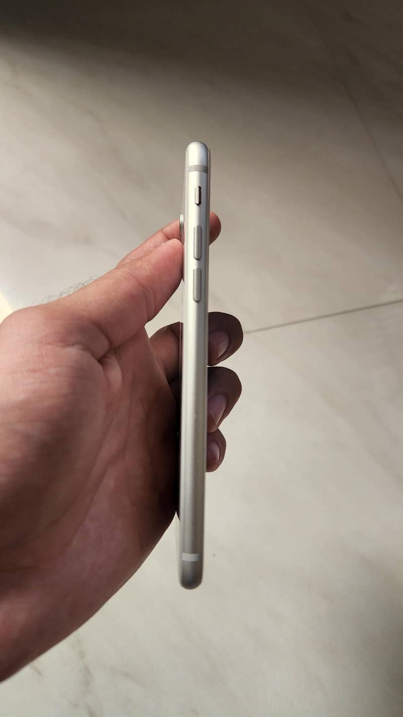 Apple iPhone 8 3