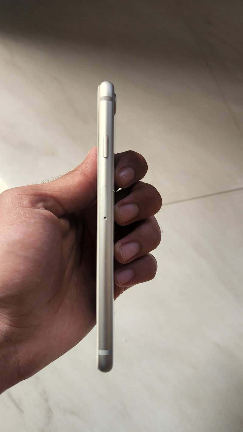 Apple iPhone 8 4