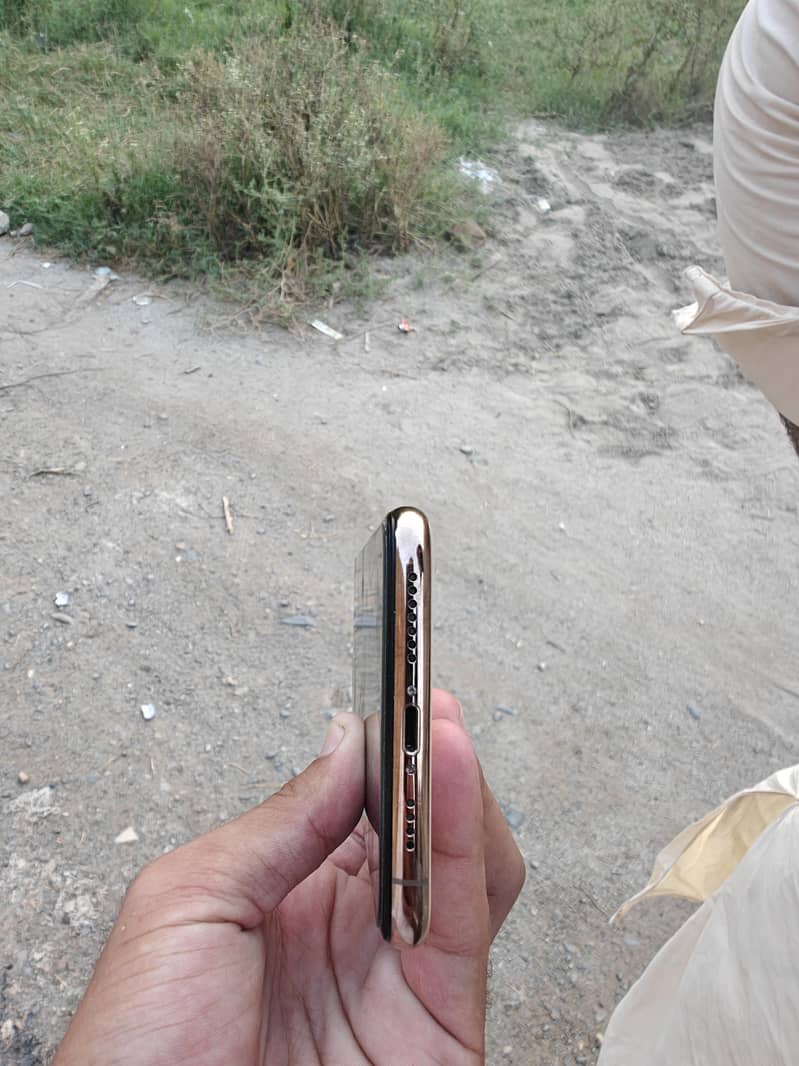 Apple iPhone XS Max 2