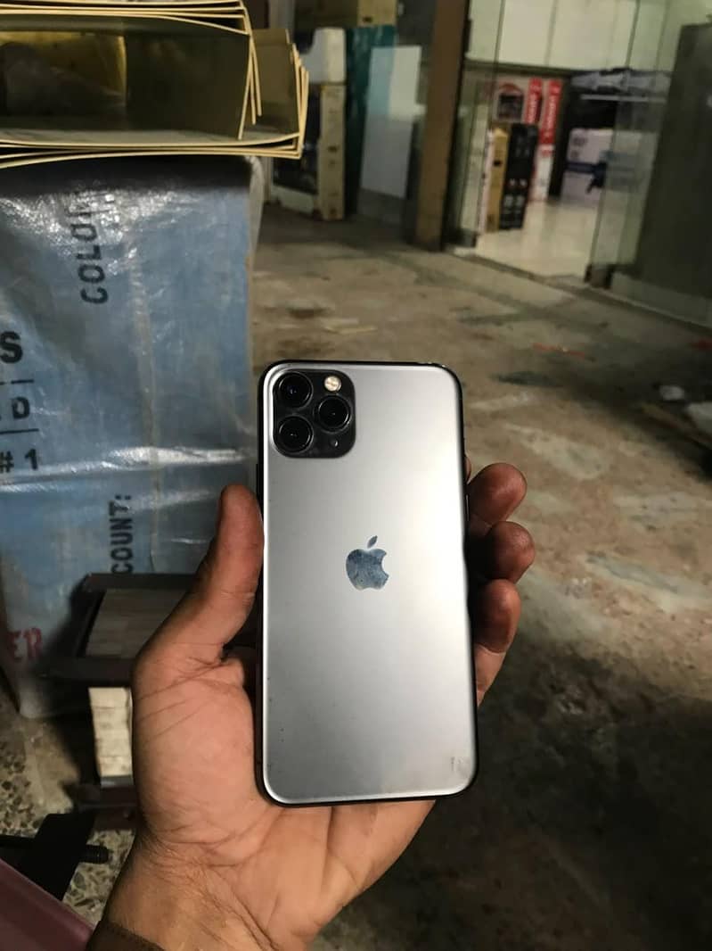Apple iPhone 11 0
