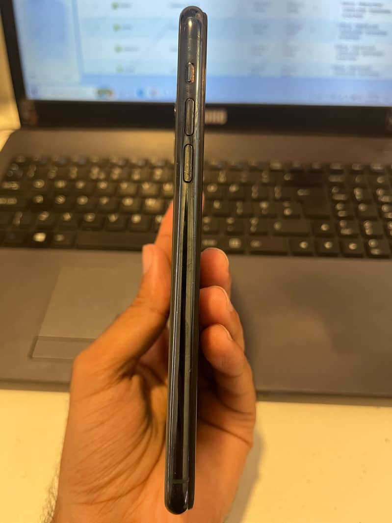 Apple iPhone 11 Pro Max 2