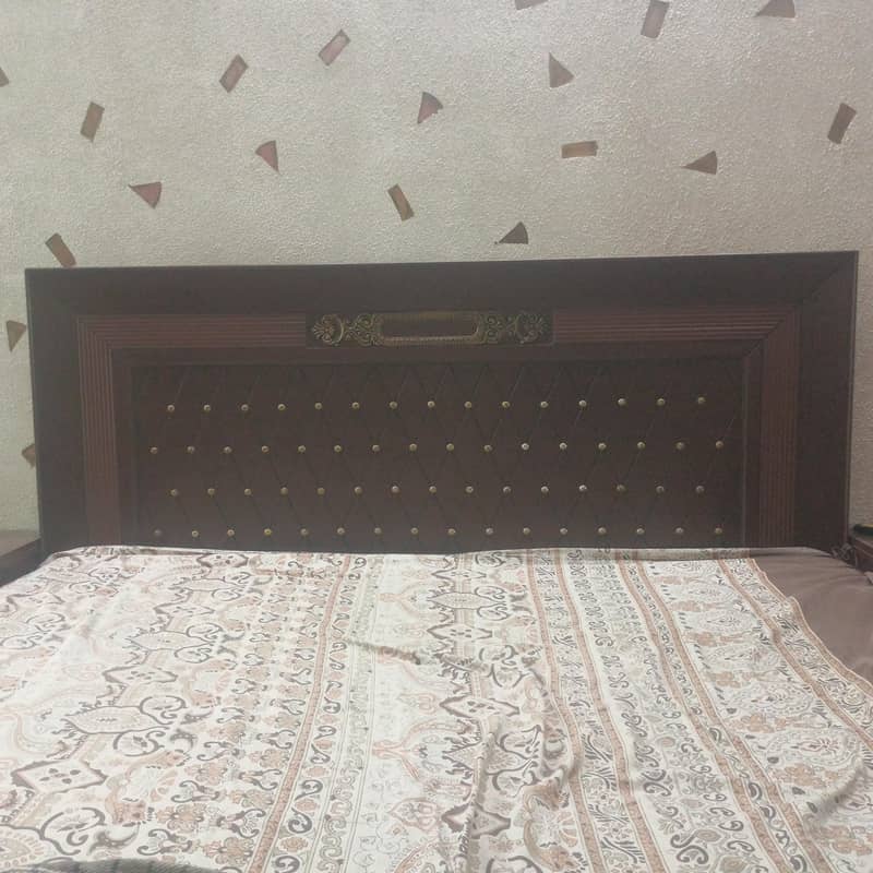 Double bed with side tables 2