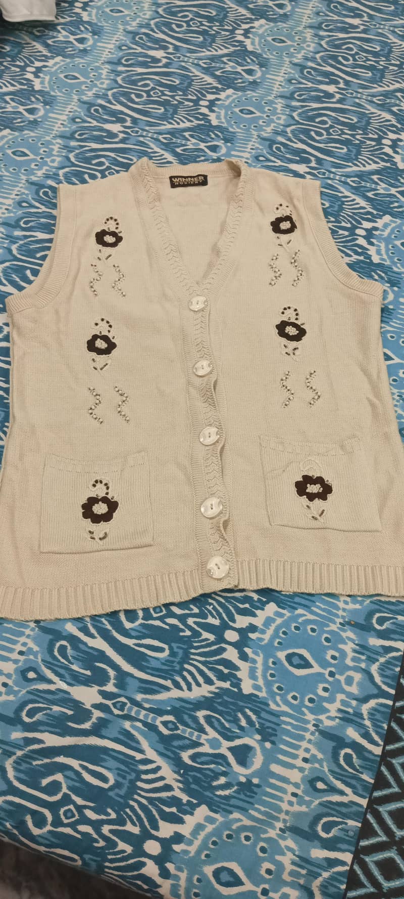 4 sweaters 0
