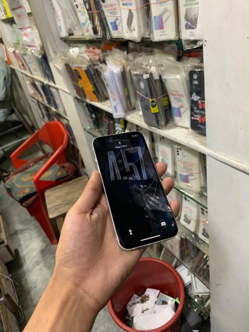 Apple iPhone 13 4