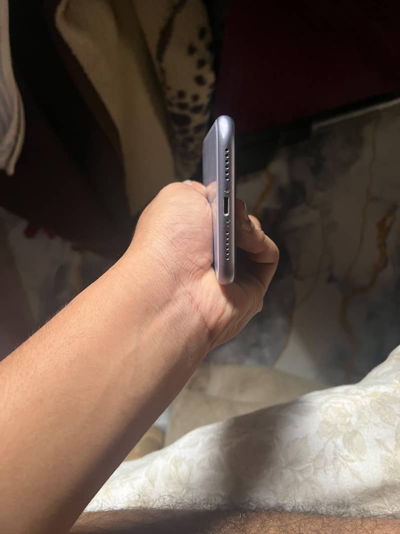 Apple iPhone 11 5