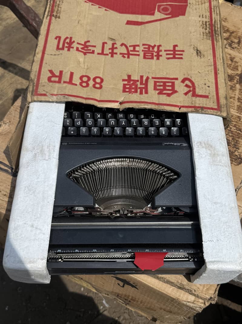 Hebros Typewriter 1