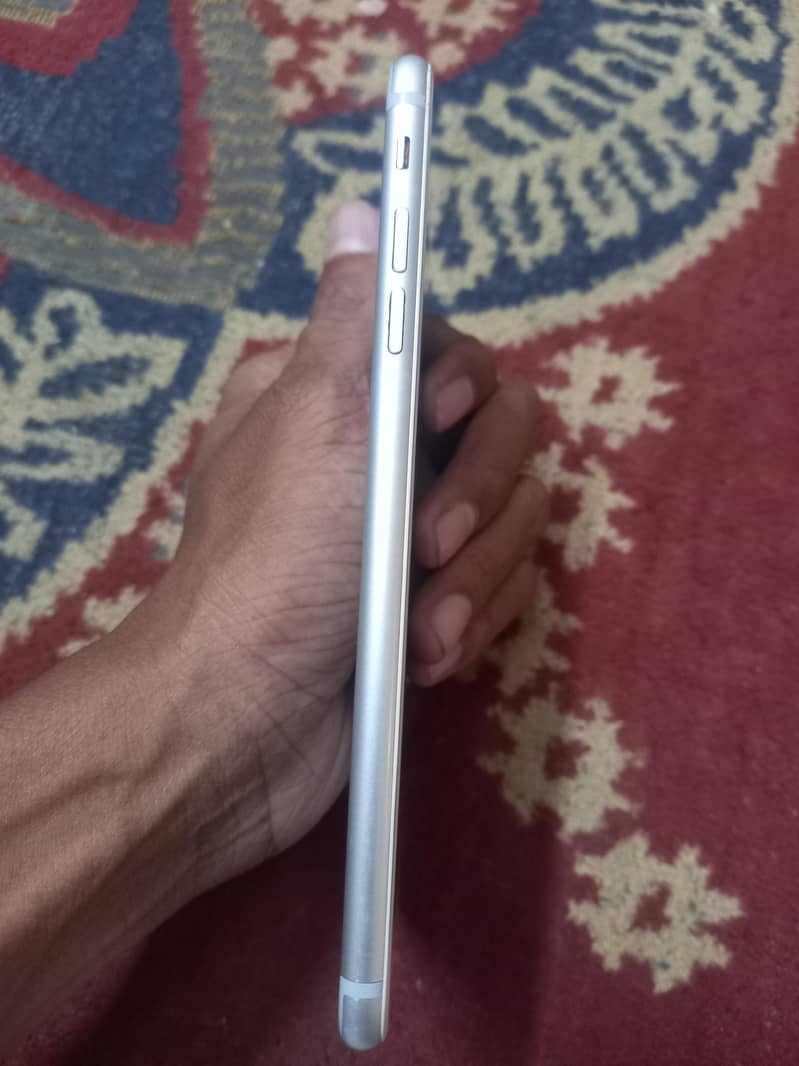 Apple iPhone 7 Plus 0