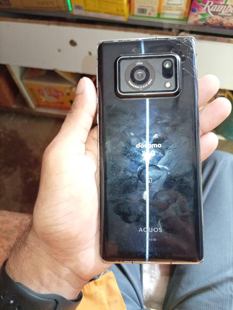 Sharp Aquos R6 6