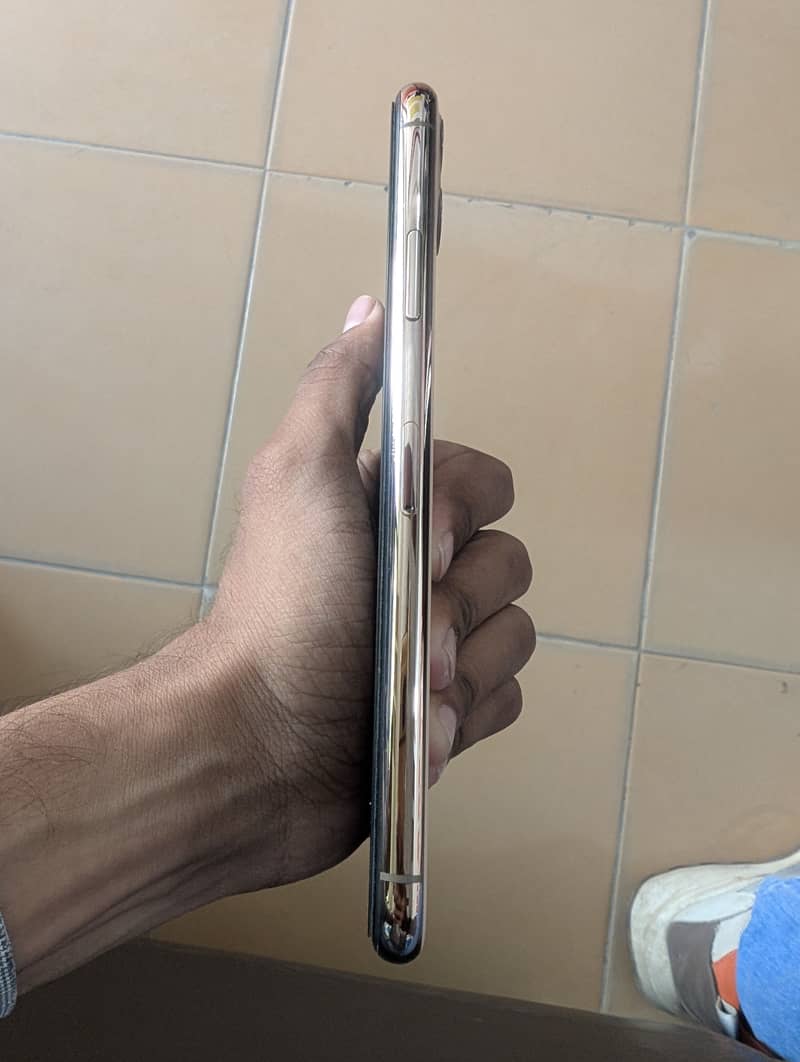 Apple iPhone 11 Pro Max 3