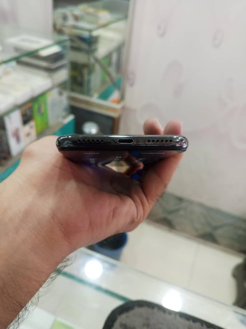 Apple iPhone X 3