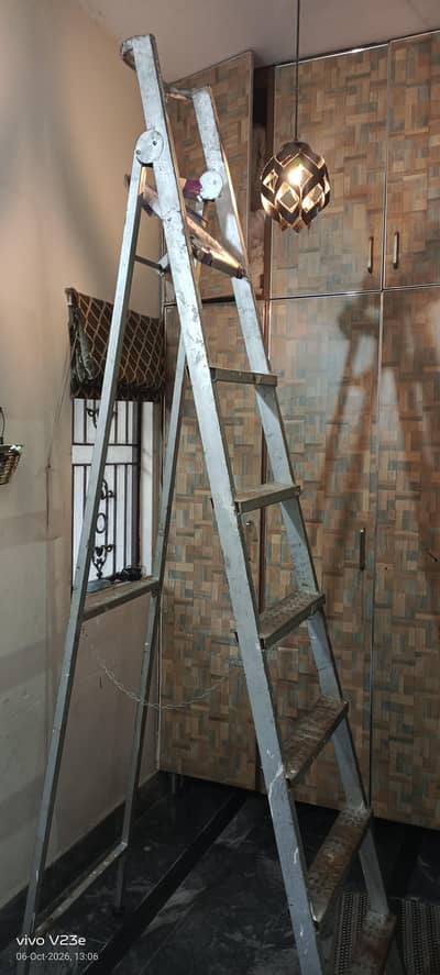 iron lader good condition 8 feet