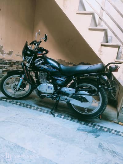 Suzuki gs 150se neat and clean condition all Punjab nmbr