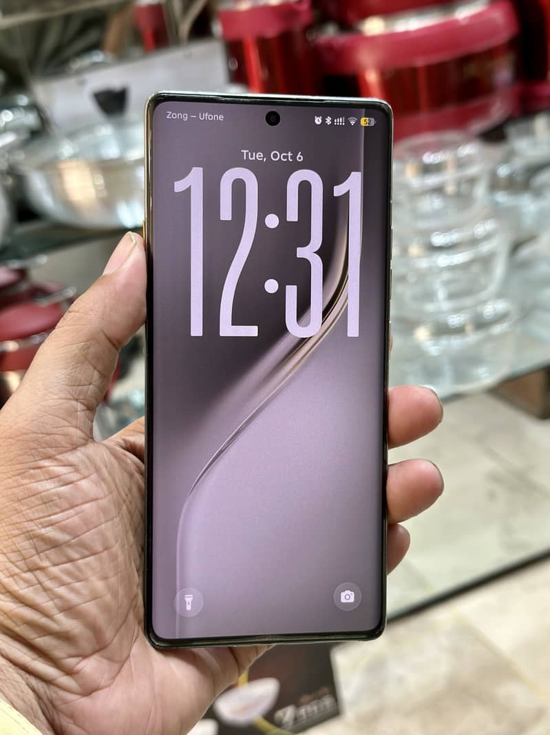 Tecno CAMON 40 Pro 1