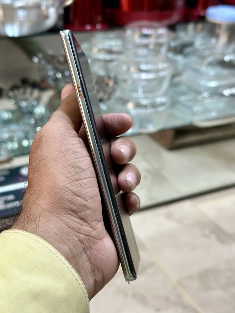 Tecno CAMON 40 Pro 4