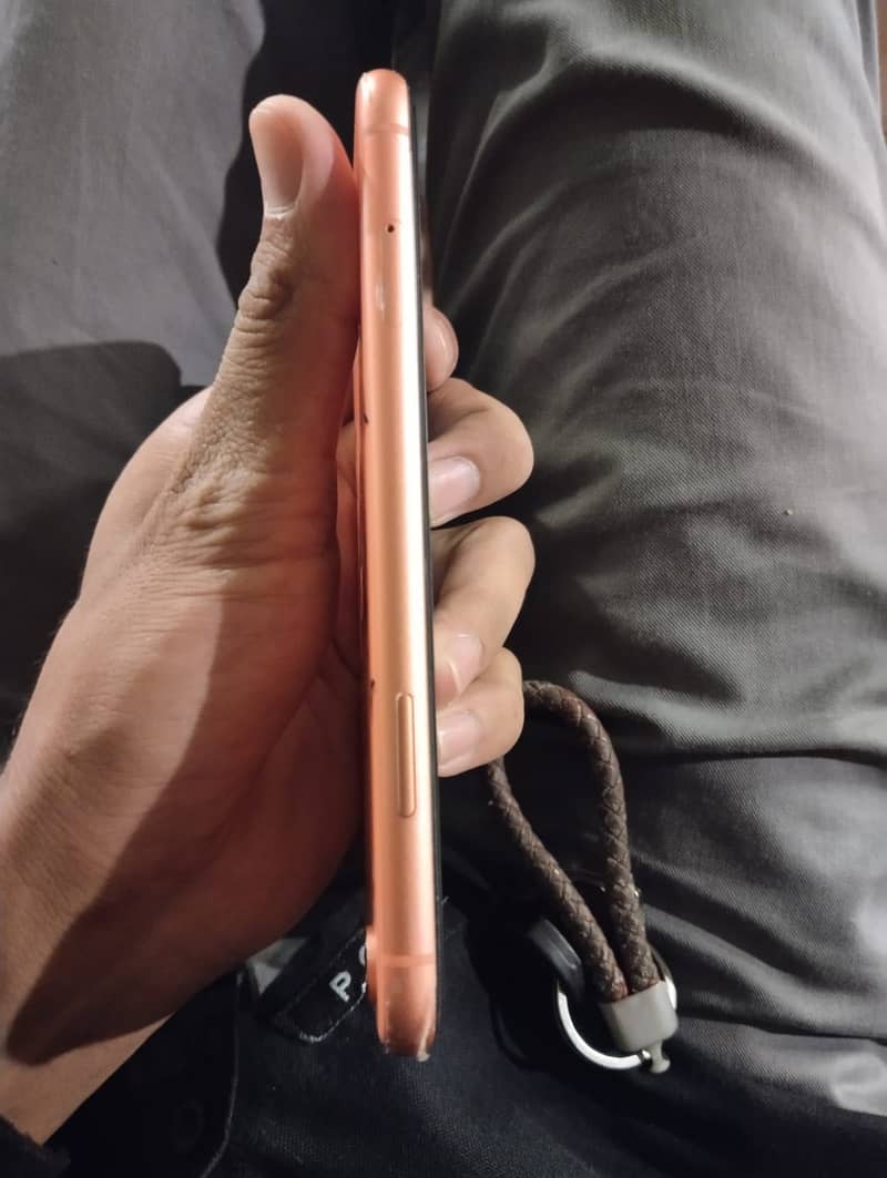 Apple iPhone XR 4