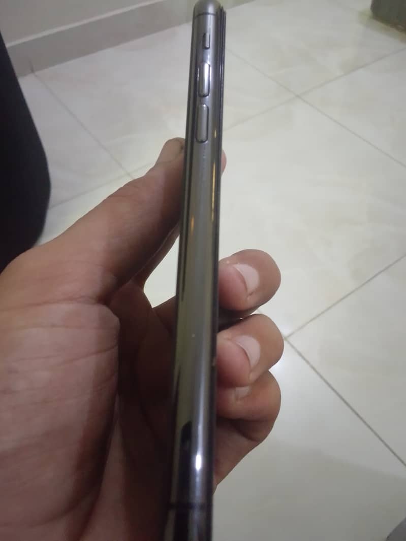 Apple iPhone 11 Pro 1