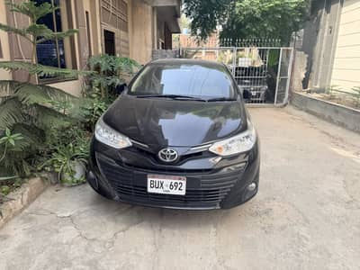 Toyota Yaris 1.5 full option total genuine 2021