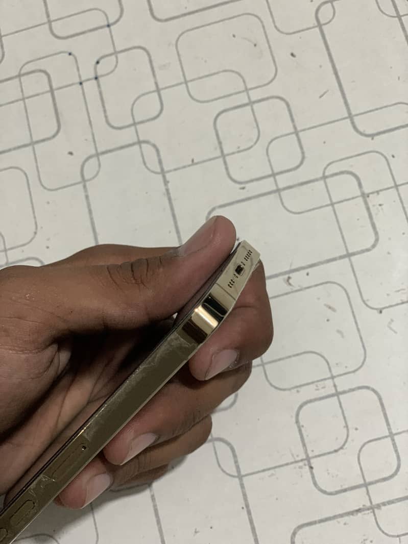 Apple iPhone 13 Pro JV 3