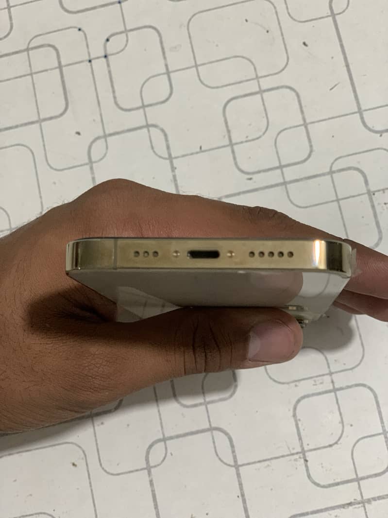 Apple iPhone 13 Pro JV 4