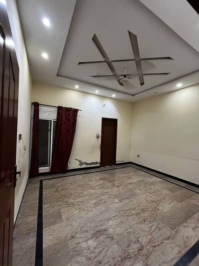 3 Marla lower portion available for rent in a peaceful and suitable location. Water and electricity available. Ideal for a small family, with a comfortable layout and convenient surroundings.
