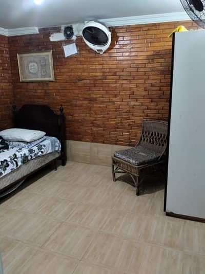 Separate intres furnished room available for rent in E11 3