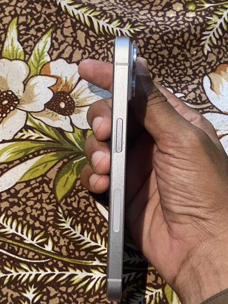 Apple iPhone 14 3