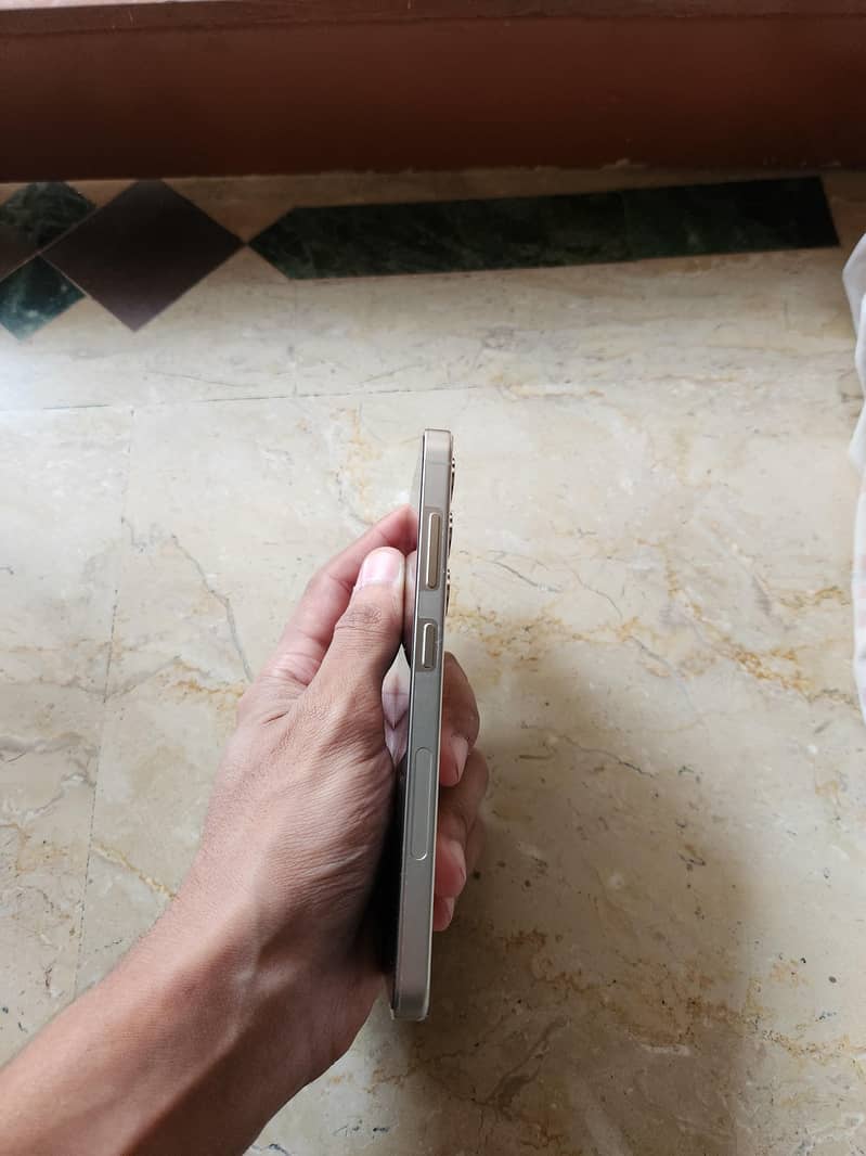 Samsung S24 4